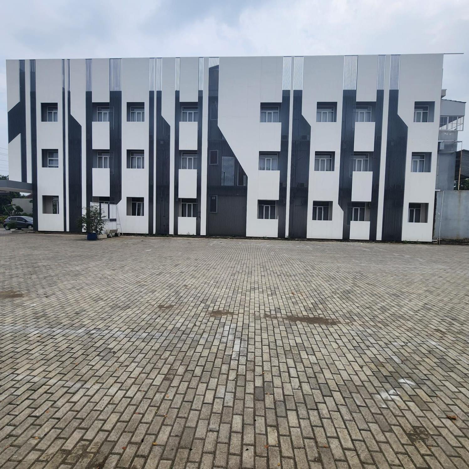 Oyo 2816 Privato Suite Kembaran Exterior foto