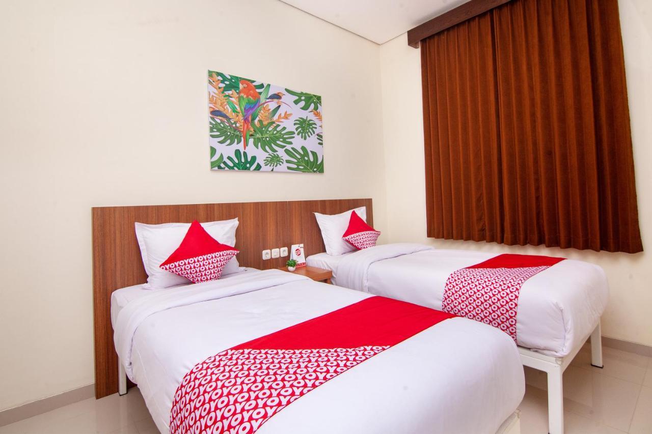 Oyo 2816 Privato Suite Kembaran Exterior foto